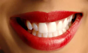 How To Whitening Teeth: दररोज दात घासून सुद्धा पिवळे दिसतात ? तर मग हे घरगुती उपाय करून पाहा !