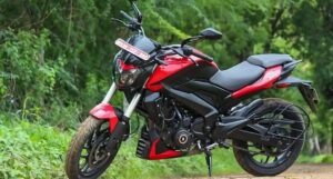 स्वप्नातली टूरिंग बाईक आता बजेटमध्ये Bajaj Dominar 250 ची संपूर्ण माहिती