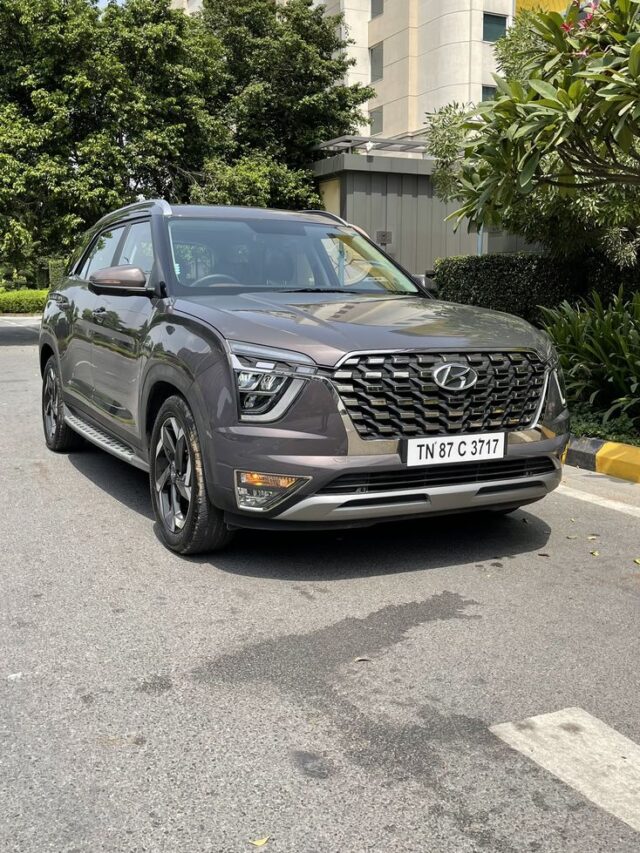 Hyundai Alcazar Signature (O) 2_0 AT- ₹20 lakh _ Real-life review (1)