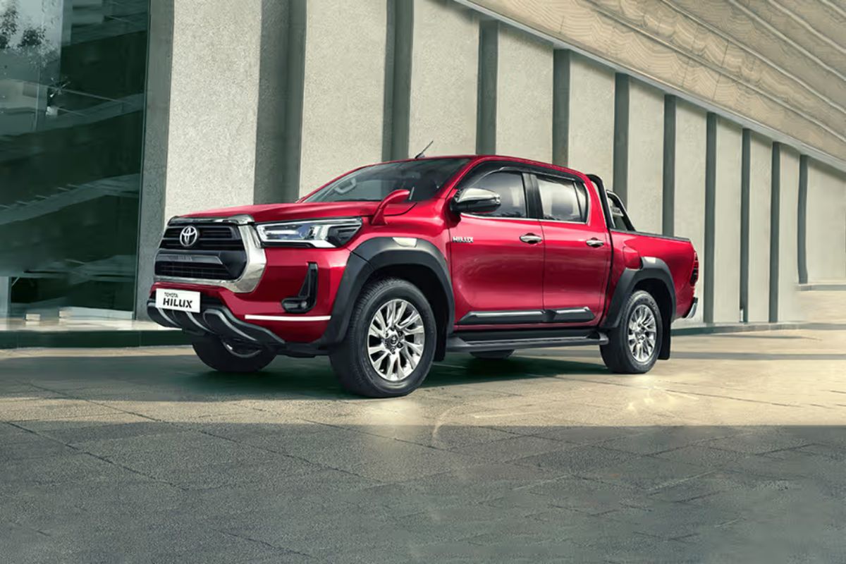 Toyota Hilux ₹30.40 लाखांपासून, तुमच्यासाठी तयार असलेली दमदार ऑफ रोड बीस्ट