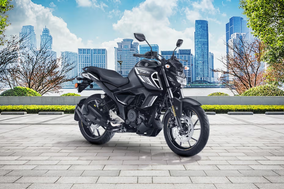 Yamaha FZ-FI V3 डेली राईडसाठी 49.3 kmpl मायलेजची ताकद आणि टेक्नॉलॉजीची साथ