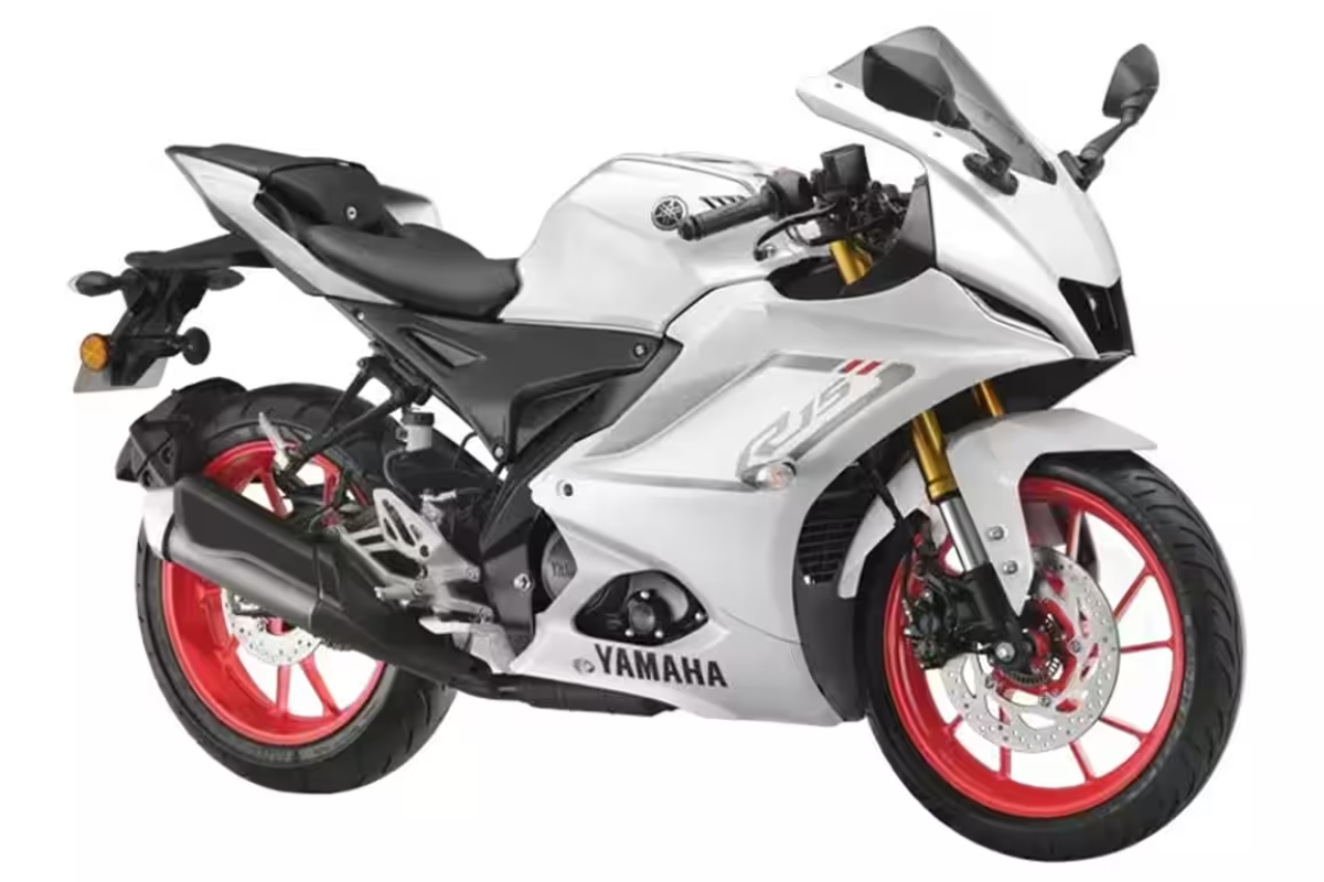 Yamaha R15 V4 फक्त ₹1.82 लाखांपासून, प्रत्येक राइडला बनवा रेसिंग अनुभव