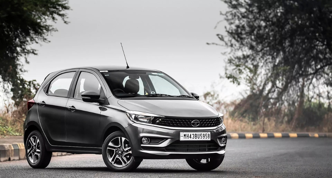 Tata Tiago CNG रोजच्या प्रवासात मोठी बचत, कारण मायलेज आहे अफलातून