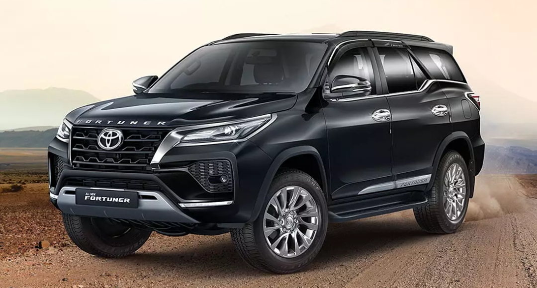 Toyota Fortuner ताकदीच्या साथीनं 14.2 kmpl चं मायलेज देणारी विश्वासार्ह SUV