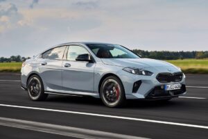 BMW 2 Series 2025 ची किंमत आणि फीचर्स उलगडा लक्झरी कारप्रेमींसाठी खास भेट