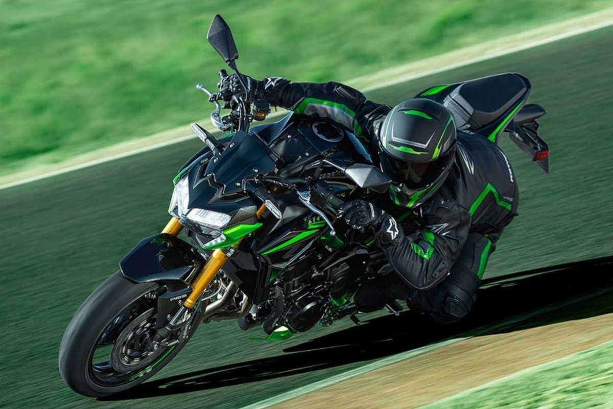 Kawasaki Z900 फक्त ₹9.20 लाखांत अ‍ॅडव्हेंचर, अ‍ॅग्रेसिव्ह लुक आणि अविस्मरणीय राईड