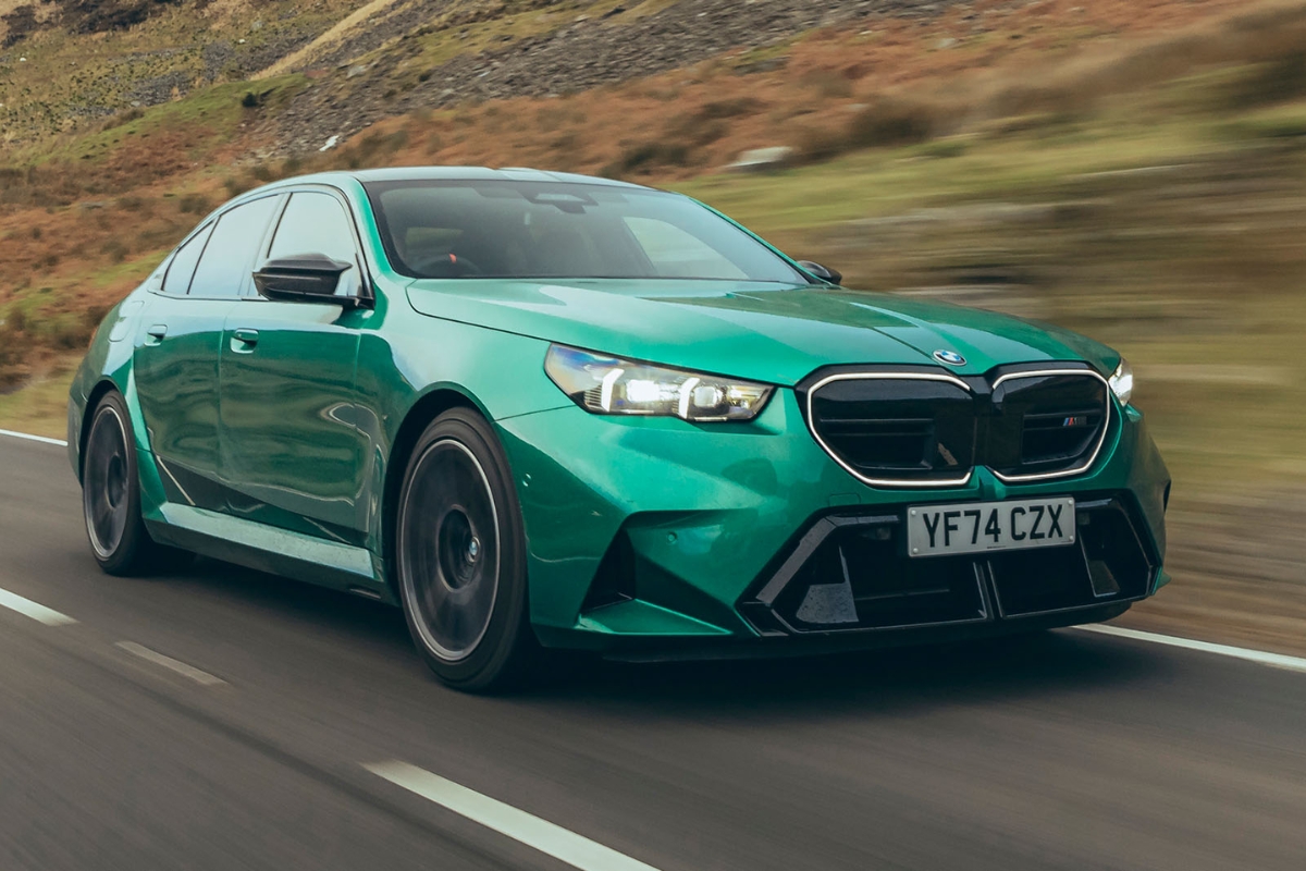 BMW M5: पॉवर, लक्झरी आणि तंत्रज्ञानाचं सर्वोत्तम उदाहरण ₹1.80 कोटी