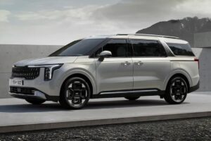 Kia Carnival किंमत ₹30.99 लाख स्टायलिश, स्पेसियस आणि परफेक्ट फॅमिली कार