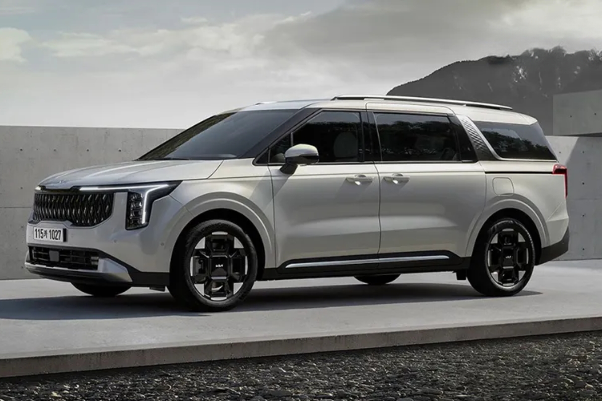 Kia Carnival किंमत ₹30.99 लाख स्टायलिश, स्पेसियस आणि परफेक्ट फॅमिली कार