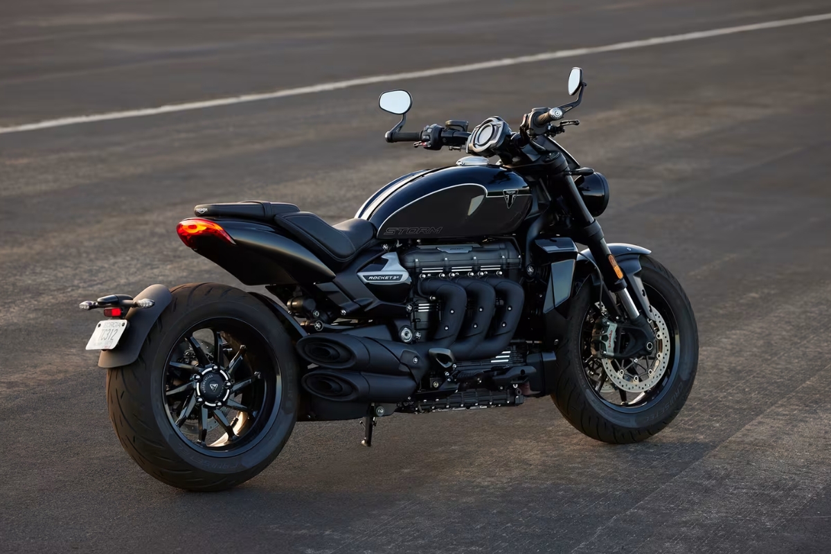 Triumph Rocket 3 ₹20.50 लाखांपासून सुरू होणारी जगातील सर्वात दमदार रोडस्टर बाईक