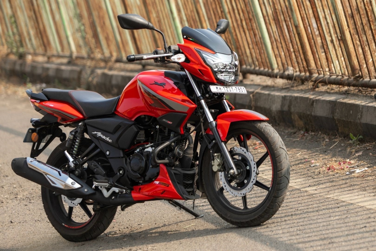 Apache RTR 160: ₹1.20 लाखात मिळवा परफॉर्मन्स, स्टाईल आणि सेफ्टीचं परफेक्ट कॉम्बो