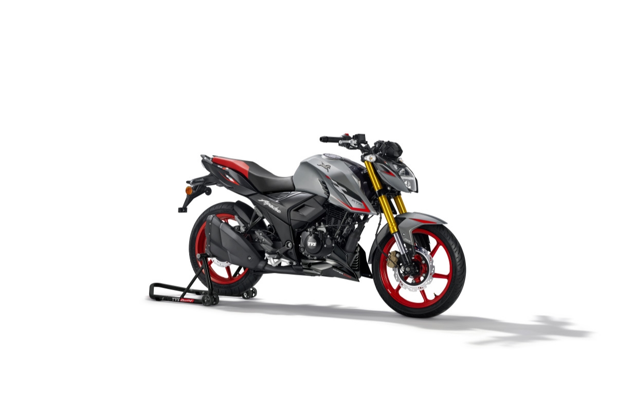Apache RTR 160 4V केवळ ₹1.29 लाखांपासून सुरू, हाय परफॉर्मन्स रायडिंगची नवी ओळख