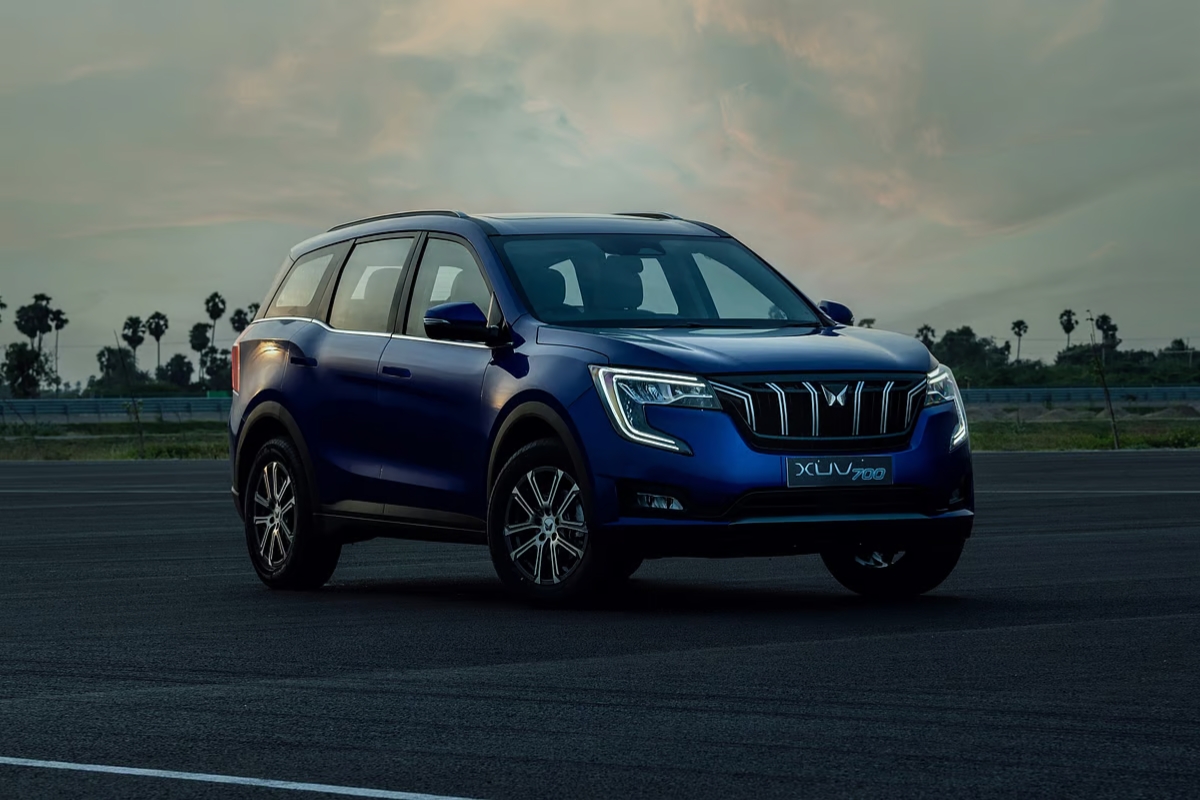XUV700 आराम, सुरक्षितता आणि पॉवरचा एकत्रित अनुभव, ₹14.89 लाख मध्ये