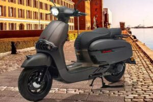 Keeway Sixties 300i ₹3.30 लाखांत जुन्या काळाची आठवण आणि नव्या काळाचं सामर्थ्य
