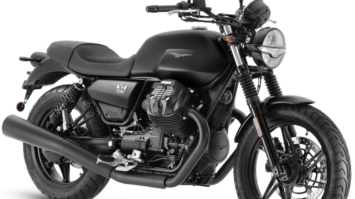 Moto Guzzi V7 ₹8 लाखांची बाईक, जी देते प्रिमिअम डिझाईन, V-Twin इंजिन आणि जगावेगळं स्वभाव