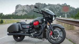 Moto Guzzi MGX-21 ₹30 लाखांमध्ये मिळवा 1400cc पॉवर, कार्बन फिनिश आणि लक्झरी राइडचा अनुभव