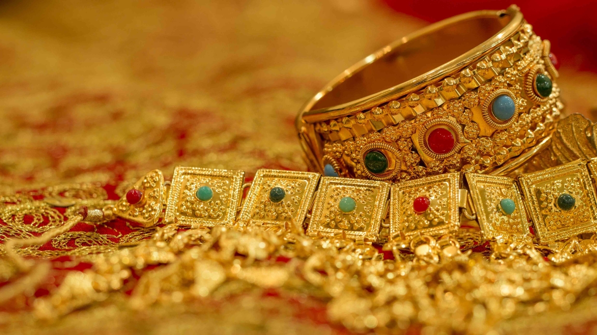 Gold Value 2025 ₹72,300 तोळ्याची किंमत सोन्यात गुंतवणूक करायची योग्य वेळ