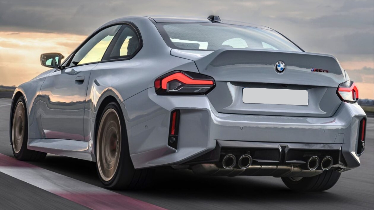 BMW M2 CS ₹85 लाखांमध्ये 450HP पॉवर आणि 4 सेकंदात 0-100km/h वेग देणारी रेसिंग कार