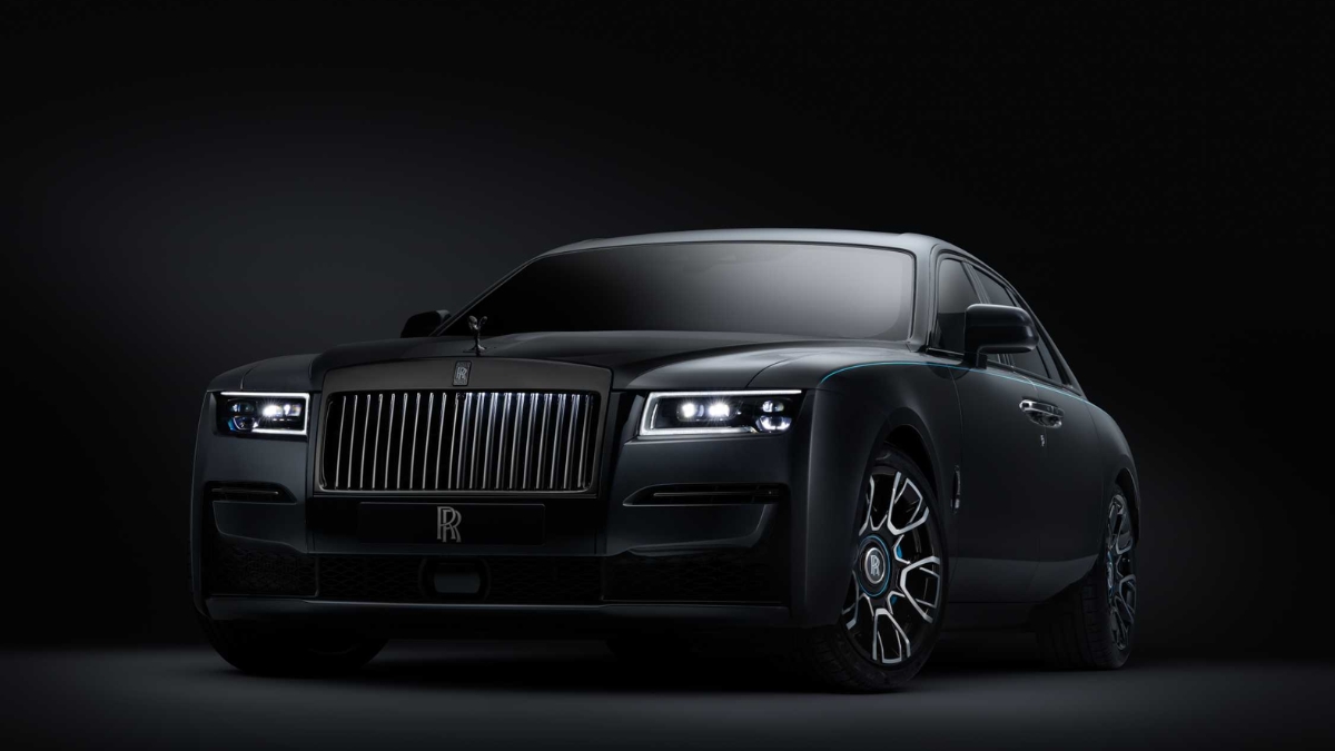 Rolls-Royce Black Badge Ghost ₹12 कोटीच्या किंमतीत परिष्कृतता आणि कार्यक्षमता