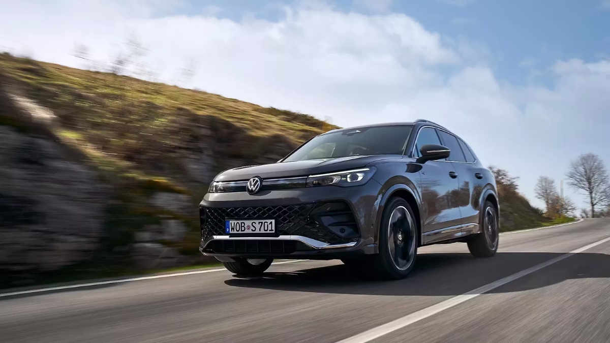 Volkswagen Tiguan R-Line भारतात ₹48.99 लाखांत लॉन्च, आली लक्झरी आणि स्पोर्ट्स SUV ची नवी ओळख