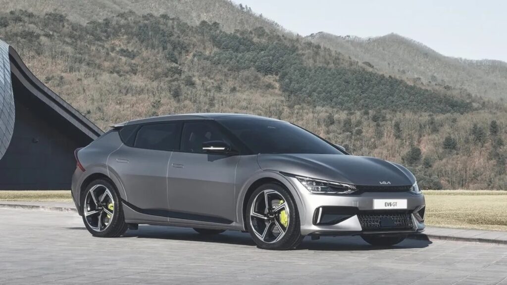 Kia EV6 ₹65.9 लाखात मिळवा फ्यूचरिस्टिक डिझाईन, 320HP पॉवर आणि स्मार्ट फीचर्सचा जबरदस्त अनुभव