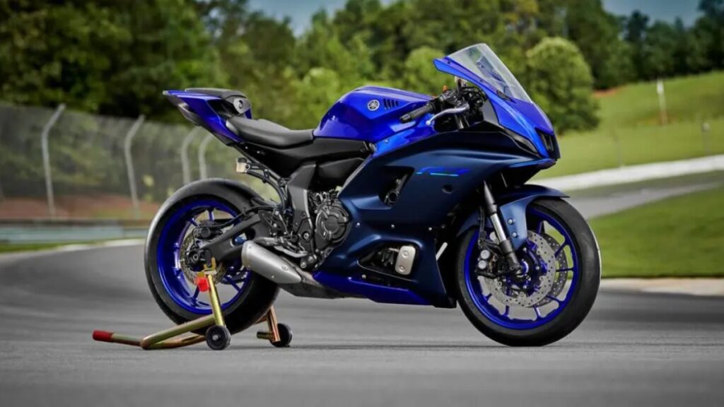 Yamaha YZF-R7 भारतात ₹10 लाखांपासून सुरू 689cc इंजिन, स्लिपर क्लच आणि अ‍ॅग्रेसिव्ह R सीरीज स्टाईल