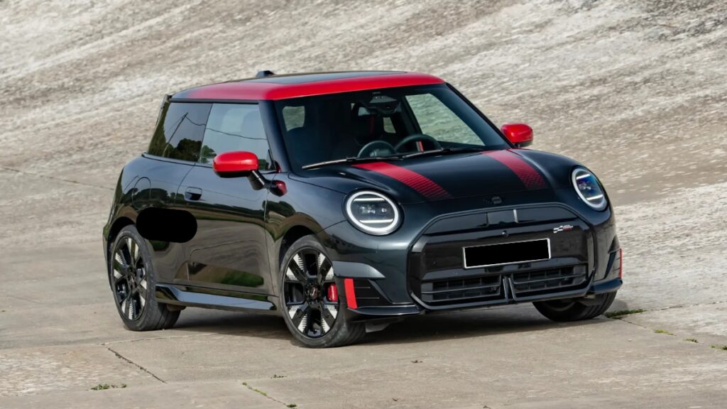 MINI Cooper S JCW Pack भारतात ₹46.50 लाखांना वेग, लक्झरी आणि रस्त्यावरची नजर खिळवणारा अंदाज