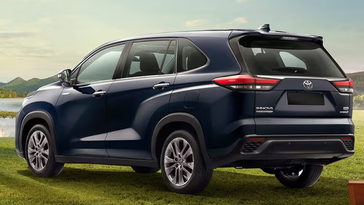 Toyota Innova Hycross हायब्रिड इंजिन, 7-सीटर लक्झरी आणि सर्वोत्तम मायलेज ₹19.77 लाखांपासून