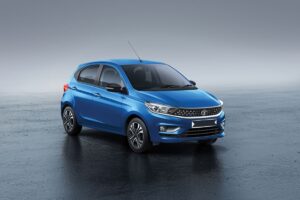 Tata Tiago ₹5.65 लाख मध्ये उत्कृष्ट मायलेज सिटी ड्राइविंगसाठी आदर्श कार