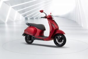 Bajaj Chetak 3501 ₹1.30 लाखांमध्ये रेट्रो स्टाईल स्मार्ट फीचर्स आणि इलेक्ट्रिक परफॉर्मन्स