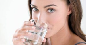 Benefits of Drinking Hot Water तुमच्या आरोग्यासाठी एक चमत्कारीक उपाय