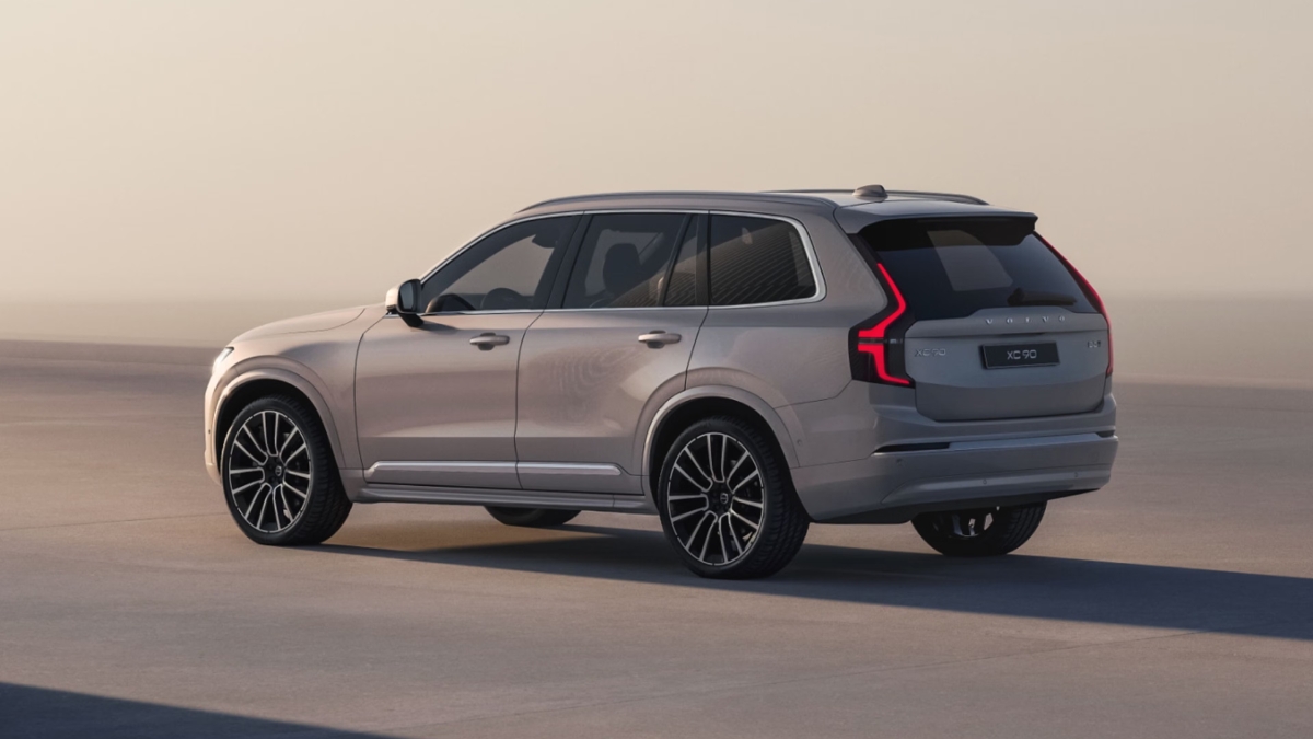  Volvo XC90 ₹1 कोटीच्या आसपासची लक्झरी SUV प्रेम, सुरक्षितता आणि प्रीमियम फीचर्सचा परिपूर्ण संगम
