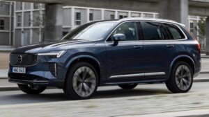 Volvo XC90 ₹1 कोटीच्या आसपासची लक्झरी SUV प्रेम, सुरक्षितता आणि प्रीमियम फीचर्सचा परिपूर्ण संगम
