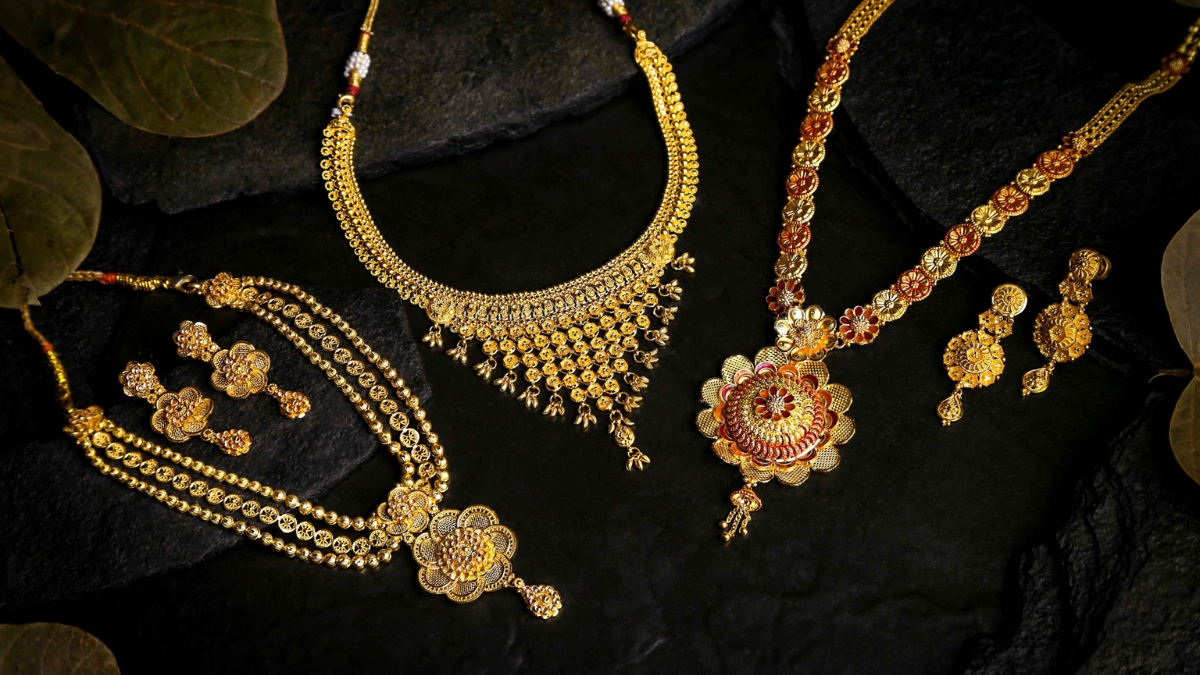 Gold Price Per Gram ₹8,863 सोनं घ्यायचंय, आता निर्णय घेण्याची वेळ आली आहे