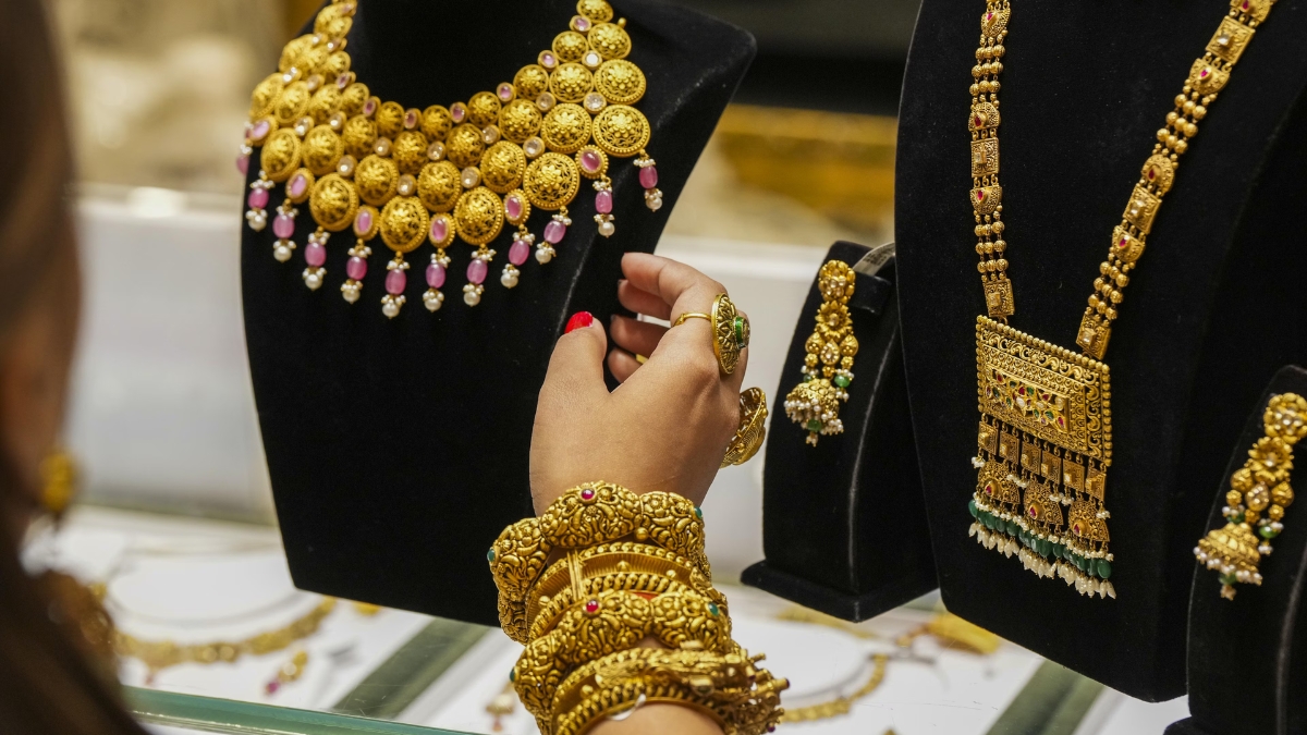 Gold Price Today 24 कॅरेट सोनं ₹88,627 मध्ये खरेदी करायची योग्य वेळ