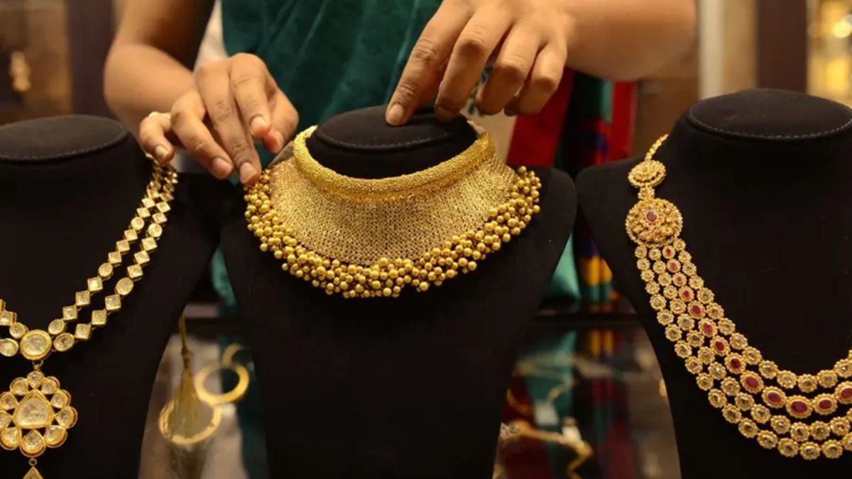 Gold Price Today 24 कॅरेट सोनं ₹88,627 मध्ये खरेदी करायची योग्य वेळ