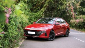 Hyundai Verna प्रीमियम लुक्स, अ‍ॅडव्हान्स टेक्नॉलॉजी आणि 6 एअरबॅग्स फक्त Rs 11 लाखांत