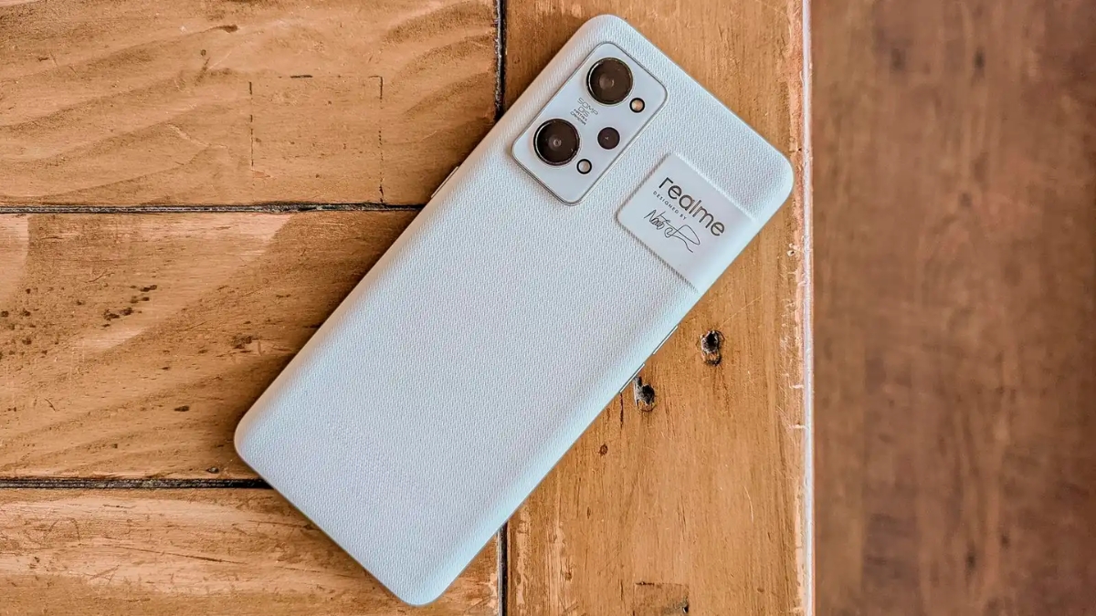Realme GT 2 50MP Sony कॅमेरा, 5000mAh बॅटरी आणि स्टायलिश पेपर डिझाईन फक्त Rs 34,999 मध्ये