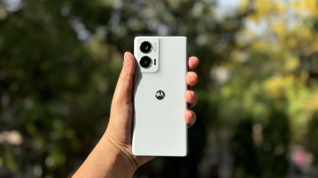 Moto Edge 50 Fusion 12GB RAM आणि जलद फास्ट चार्जिंगसह Rs 29,999 मध्ये उपलब्ध