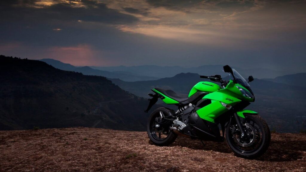 Kawasaki Ninja 300 किंमत आणि वैशिष्ट्ये स्पोर्टी बाइक प्रेमींना खास भेट Rs 3.5 लाखांत