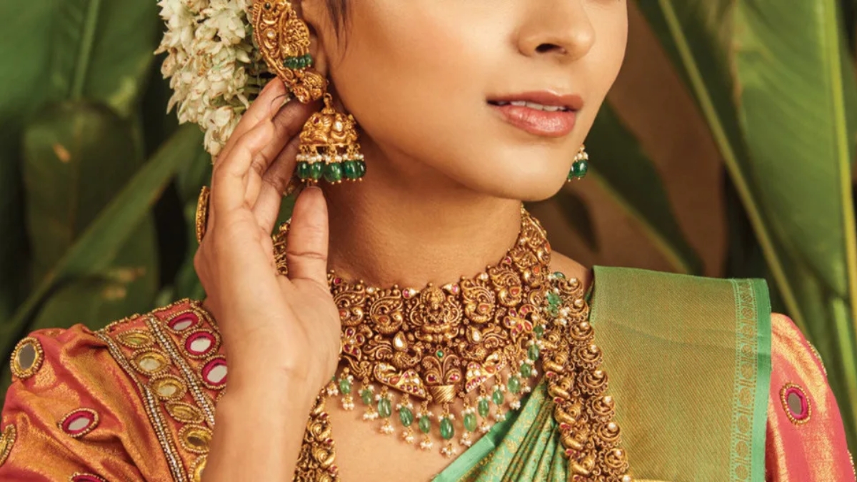 Gold and Silver Value Today सोन्याचं भाव Rs 98,248 आणि चांदी Rs 1,05,185 आता गुंतवणुकीसाठी योग्य वेळ का आहे