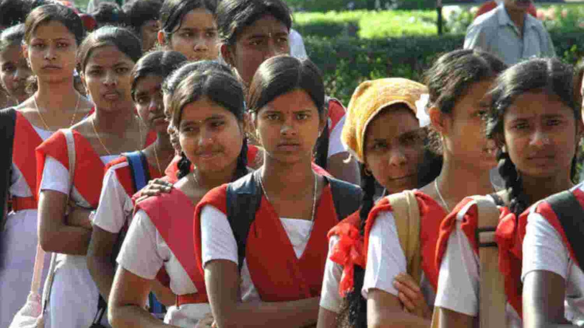 Mukhyamantree Baal Aasheervaad Yojana दरमहा Rs 2500 पर्यंत मिळणारी मदत, गरजू मुलांसाठी जीवनदायी योजना