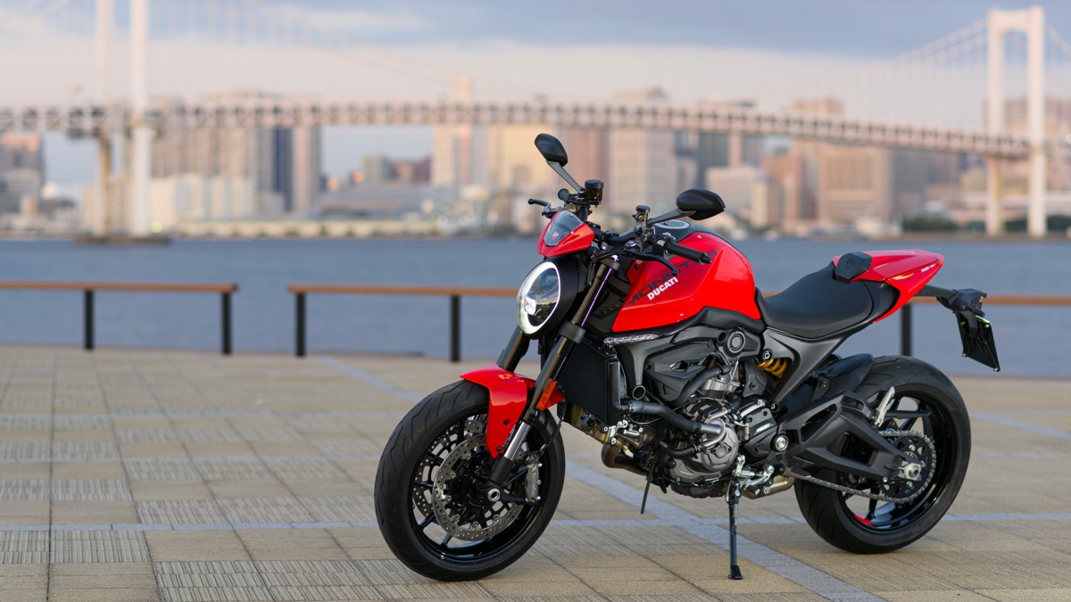 Ducati Monster प्रीमियम लुक, रेसिंग इंजिन आणि प्रगत फीचर्स किंमत Rs 12.95 लाखांपासून