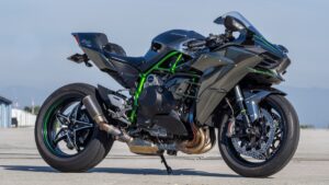 Kawasaki Ninja H2 जलद गती आणि प्रीमियम सुरक्षा फीचर्ससह तुमचं स्वप्न Rs 18 लाखांमध्ये