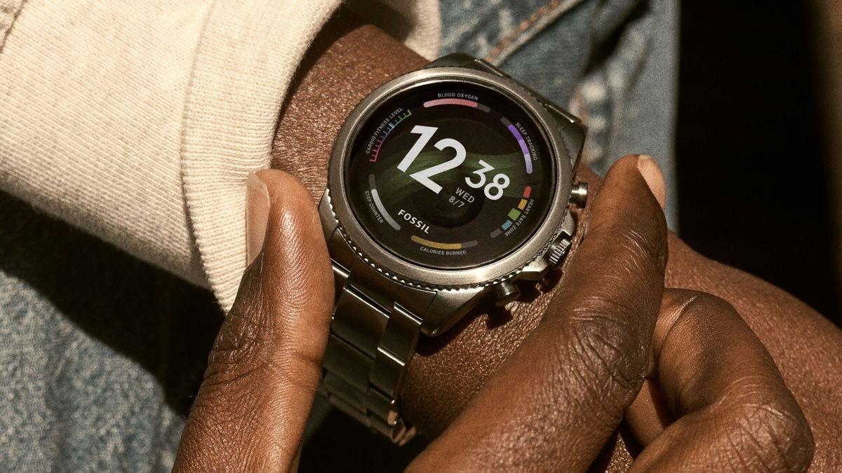 Fossil Gen 6 प्रीमियम डिझाईन, हेल्थ फीचर्स आणि जलद प्रोसेसर किंमत Rs 24,995 पासून सुरू