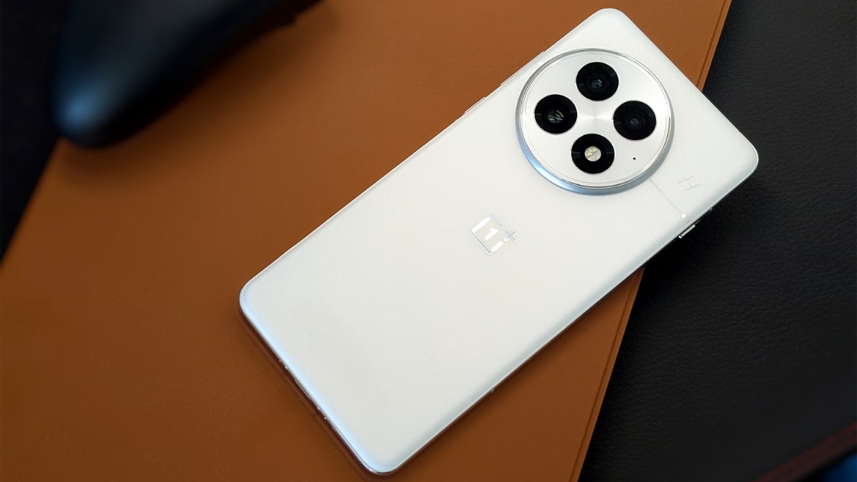 OnePlus 13 लॉन्च 50MP AI कॅमेरा आणि स्नॅपड्रॅगन 8 एलिट प्रोसेसर Rs 69,999 मध्ये