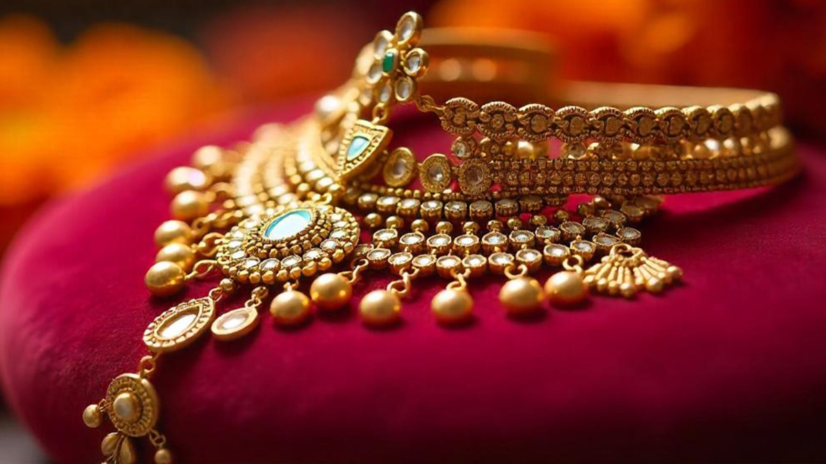 Gold Value अपडेट २२ कॅरेट Rs 66,150 आणि २४ कॅरेट Rs 72,160 पर्यंत पोहोचलं